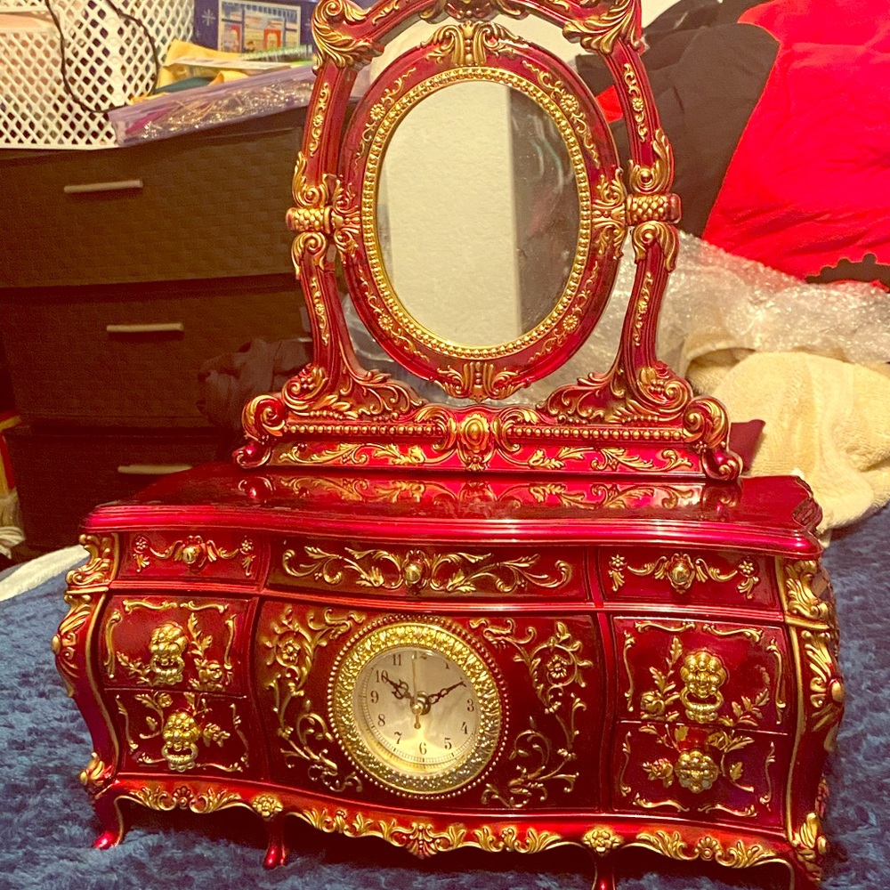 Small jewelry holder